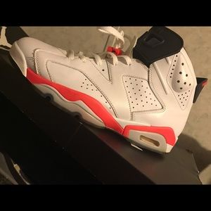 MENS JORDANS LIKE NEW. Infrared red